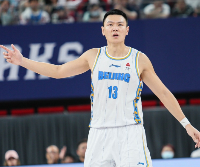 这个躺在上, 在这个充满